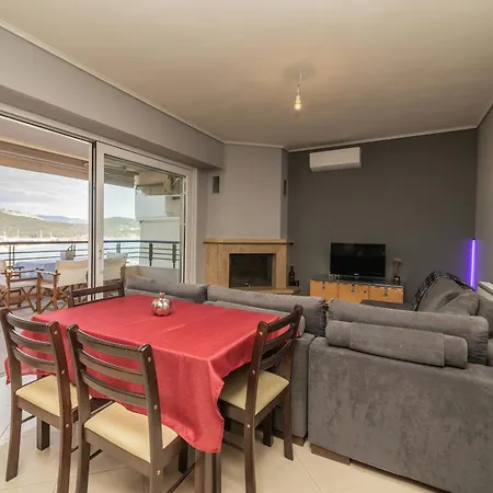 Chloe Sea View Apartmán *